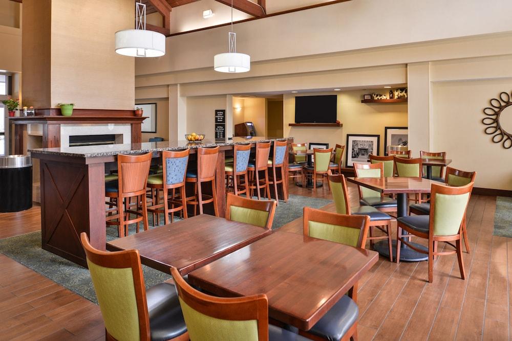Hampton Inn & Suites Newport News-Airport - Oyster Point Area מראה חיצוני תמונה