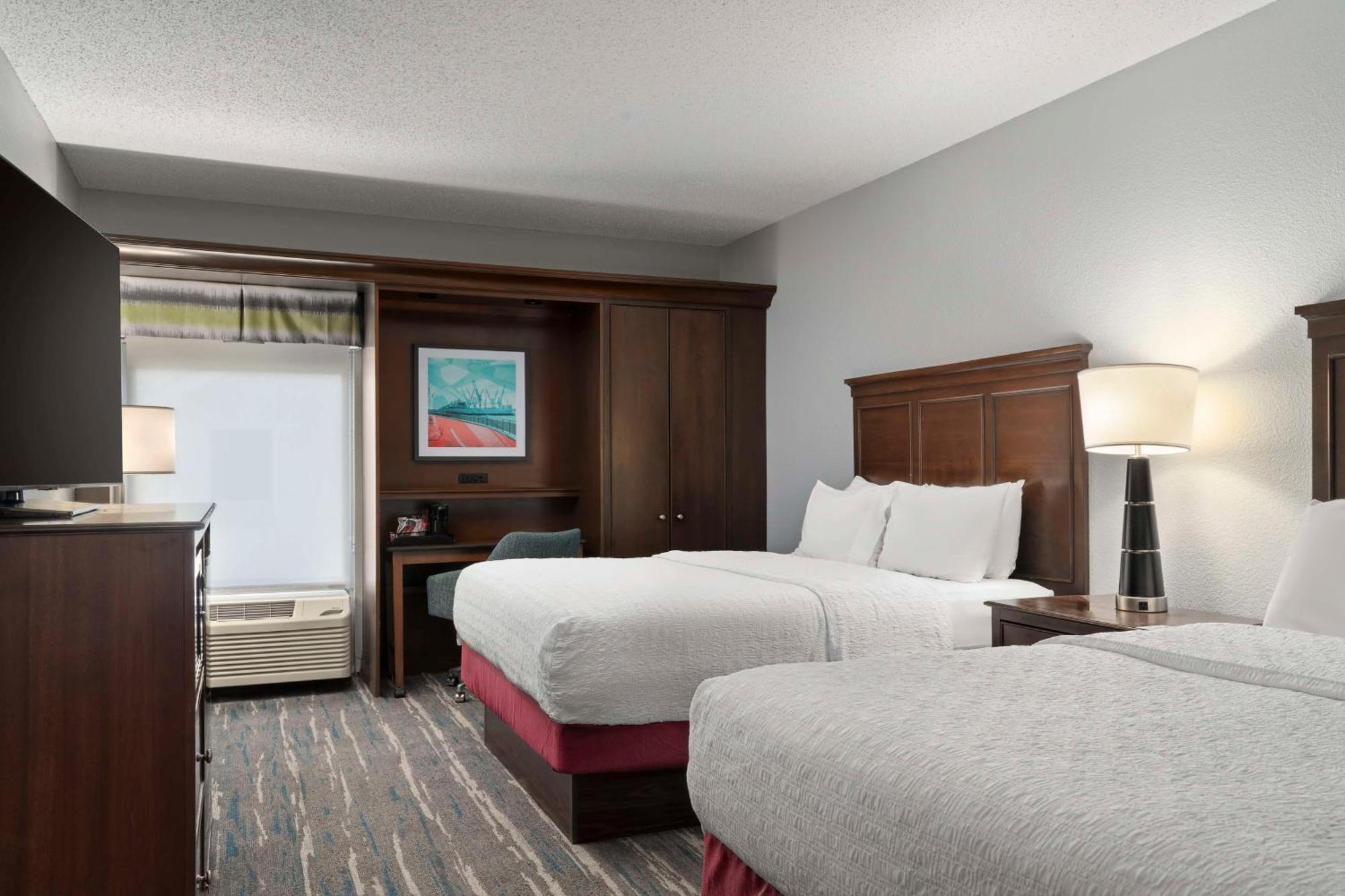 Hampton Inn & Suites Newport News-Airport - Oyster Point Area מראה חיצוני תמונה