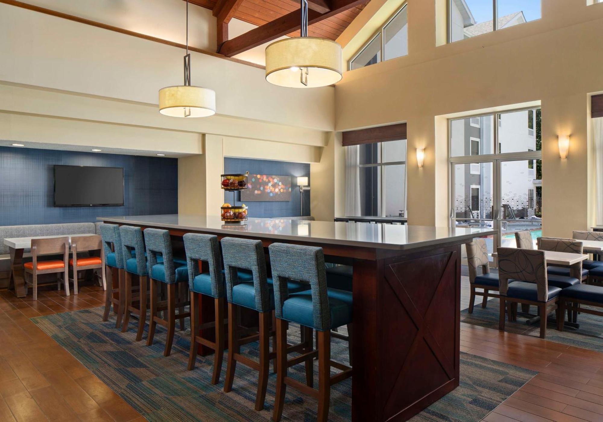 Hampton Inn & Suites Newport News-Airport - Oyster Point Area מראה חיצוני תמונה