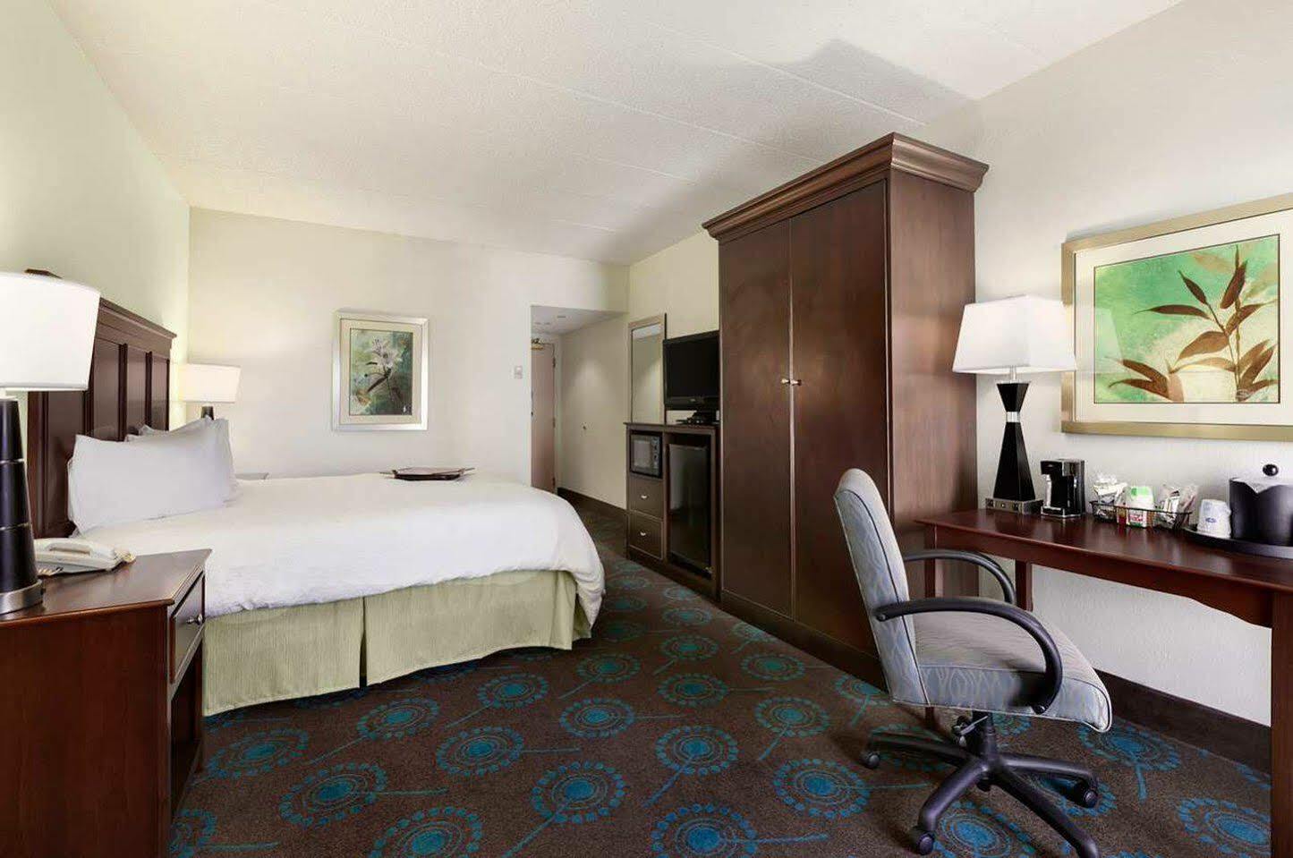 Hampton Inn & Suites Newport News-Airport - Oyster Point Area מראה חיצוני תמונה